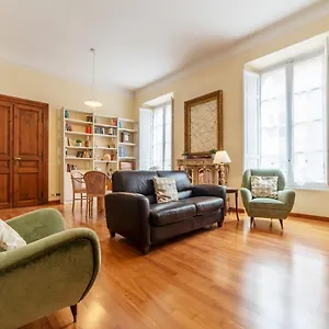 https://termini-central-and-elegant-apartment.it-romehotels.com